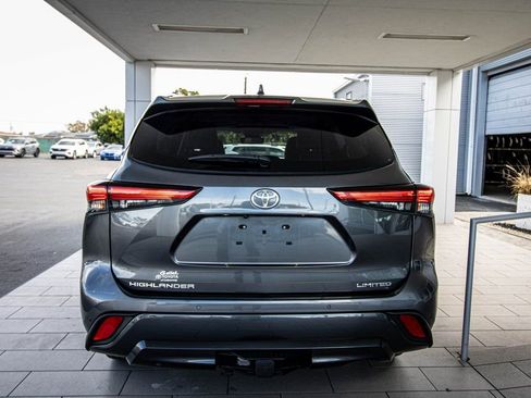 Used 2023 Toyota Highlander Limited image 14