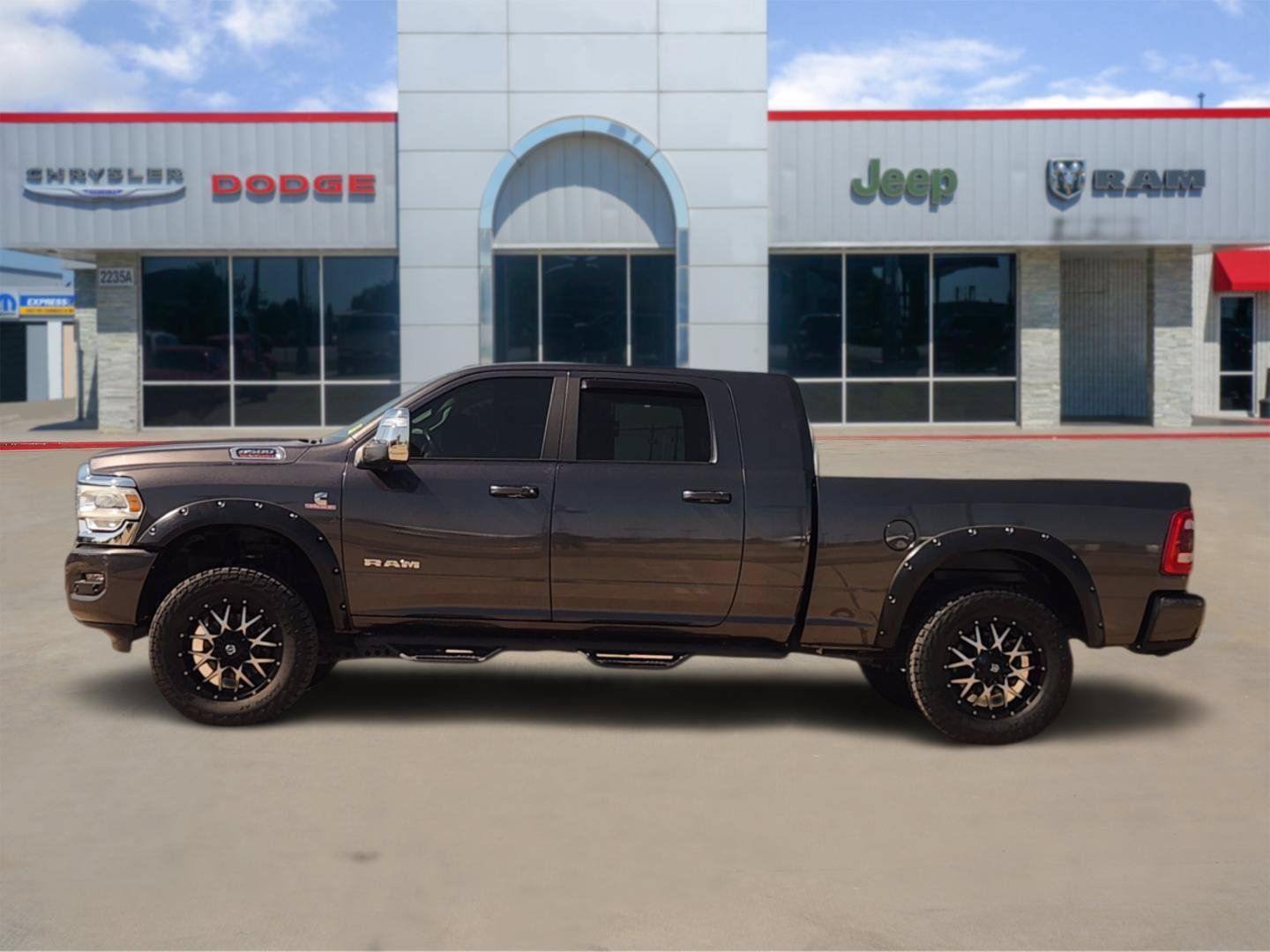 Used 2023 RAM 3500 Laramie AWD/4WD image 3