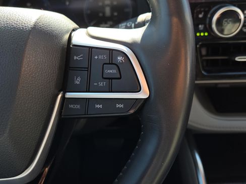 Used 2023 Toyota Highlander L image 34