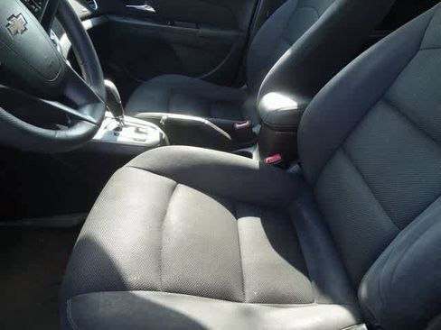 Used 2015 Chevrolet Cruze LT w/ Technology Package image 12