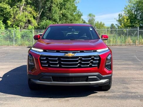 Used 2026 Chevrolet Equinox LT FWD image 2