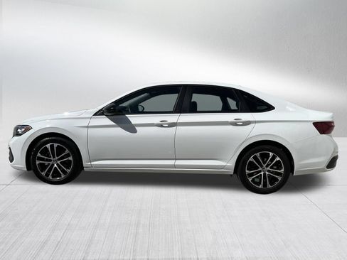 Used 2024 Volkswagen Jetta Sport FWD image 4