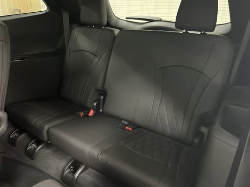 Used 2023 Buick Enclave Avenir image 30