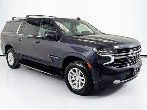 Used 2022 Chevrolet Suburban LT w/ Luxury Package image 3