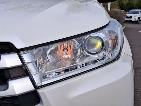 Used 2019 Toyota Highlander LE image 29