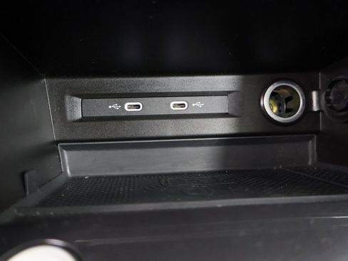 Used 2023 Volkswagen Tiguan SE R-Line image 6