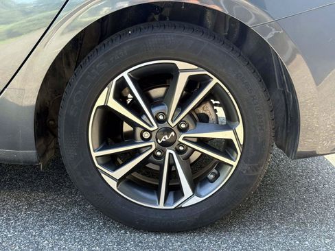 Certified 2023 Kia Forte LXS w/ LXS Technology Package FWD image 29