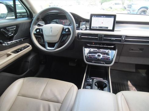 Used 2022 Lincoln Corsair FWD w/ Premium Package image 13