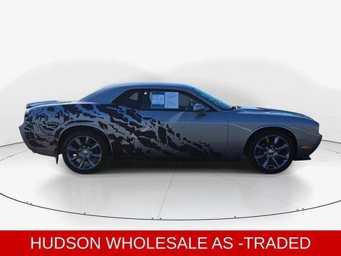 Used 2014 Dodge Challenger SXT image 3