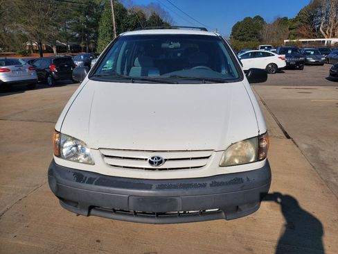 Used 2003 Toyota Sienna LE image 2