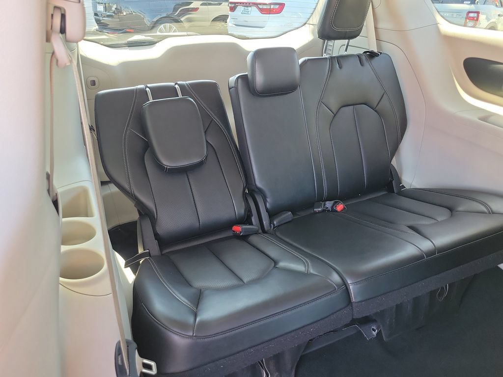 Used 2024 Chrysler Pacifica Limited FWD image 24