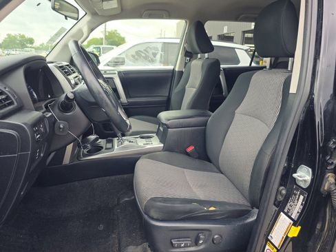 Used 2019 Toyota 4Runner SR5 AWD/4WD image 7