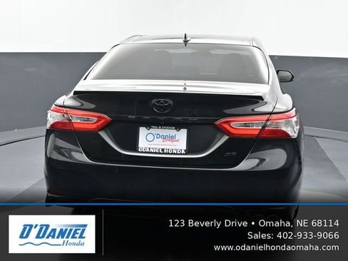 Used 2020 Toyota Camry SE FWD image 5