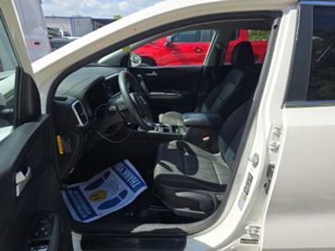 Used 2021 Kia Sportage LX image 3