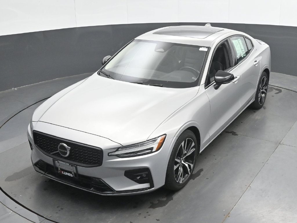 Used 2024 Volvo S60 B5 Core FWD image 35