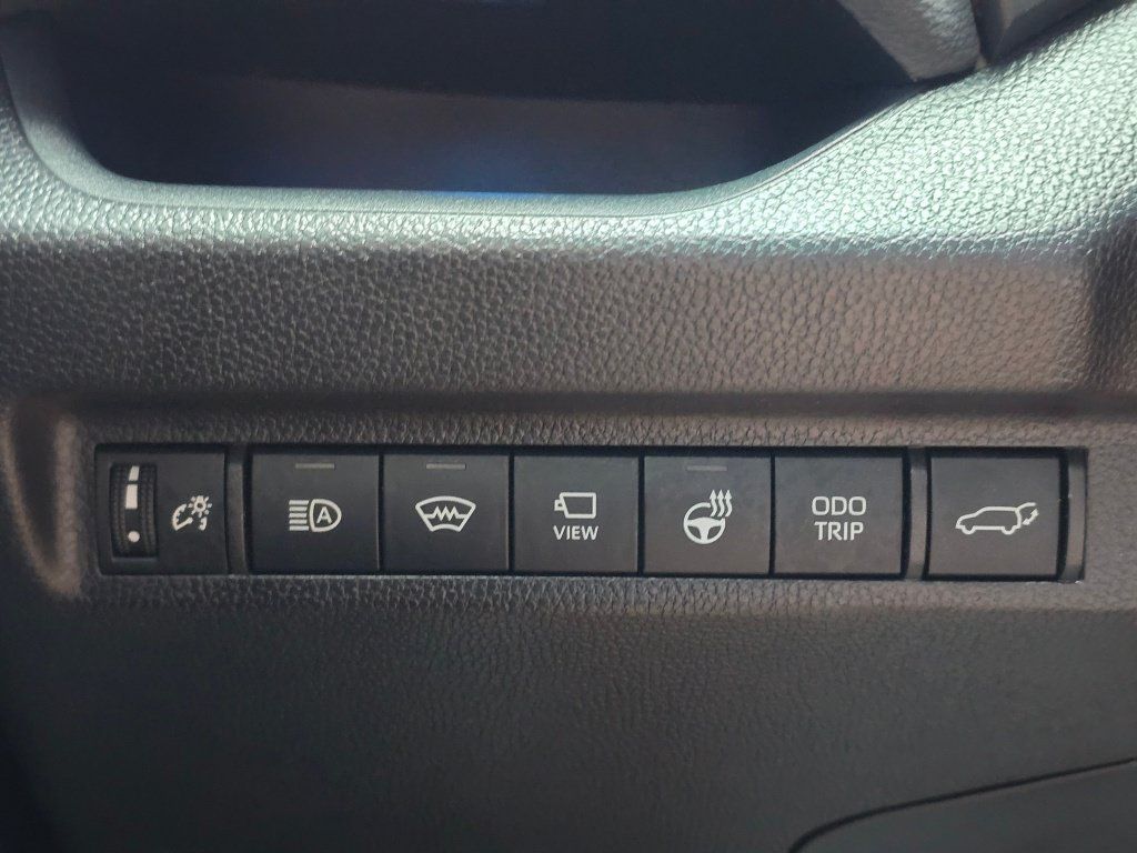 Used 2025 Toyota RAV4 XSE w/ Advanced Technology Package AWD/4WD image 38