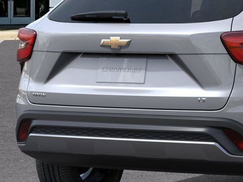 New 2026 Chevrolet Trax LT w/ Driver Confidence Package FWD image 14