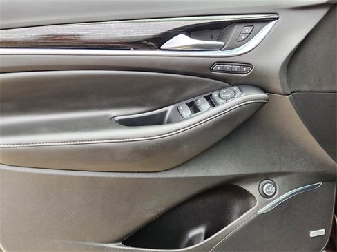 Used 2021 Buick Enclave Avenir w/ Avenir Technology Package image 22