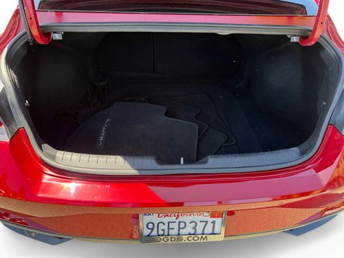 Used 2023 Hyundai Elantra Limited FWD image 17