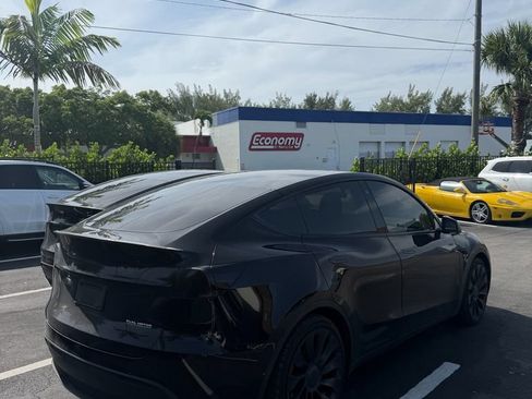 Used 2022 Tesla Model Y Performance AWD/4WD image 2