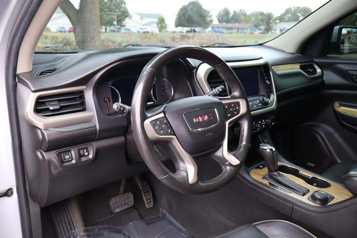 Used 2017 GMC Acadia Denali AWD/4WD image 15
