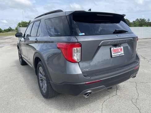 Used 2022 Ford Explorer XLT w/ Equipment Group 202A image 6