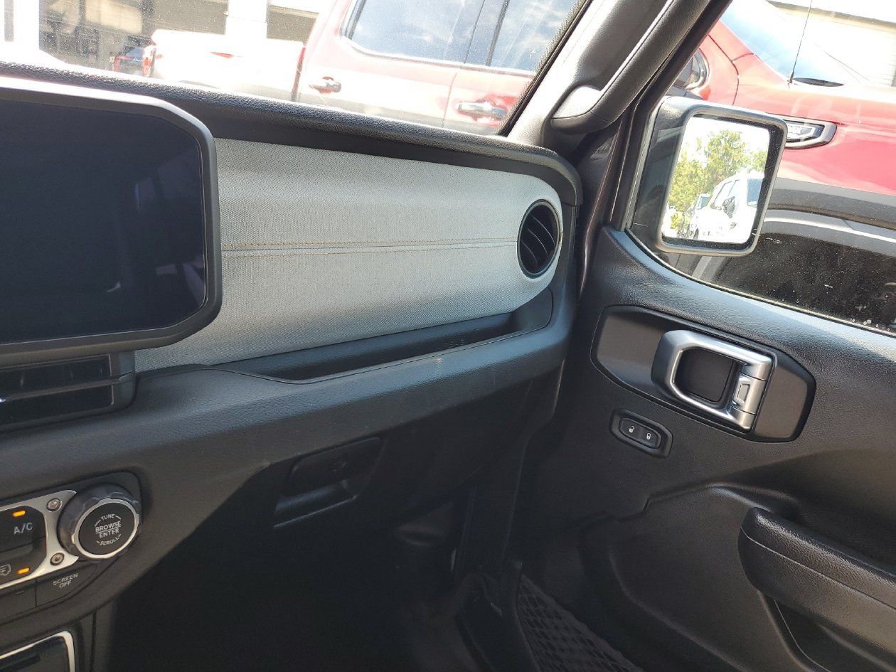 Used 2024 Jeep Wrangler Unlimited AWD/4WD image 26