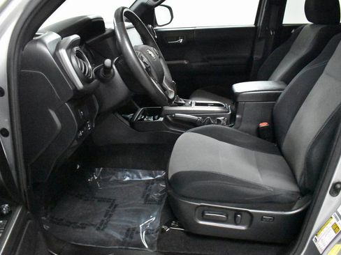 Used 2021 Toyota Tacoma TRD Off-Road w/ Technology Package image 10