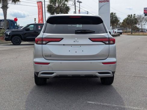 Used 2024 Mitsubishi Outlander SE Black Edition image 4