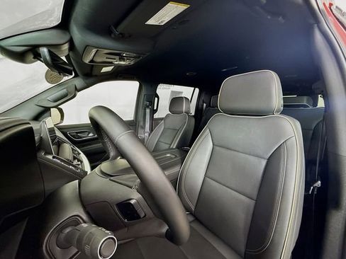 Used 2024 Chevrolet Suburban Premier image 25