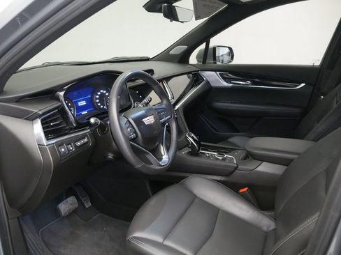 Used 2024 Cadillac XT6 Premium Luxury w/ Technology Package image 4