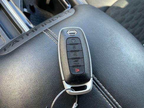 Used 2025 Nissan Pathfinder SV image 21