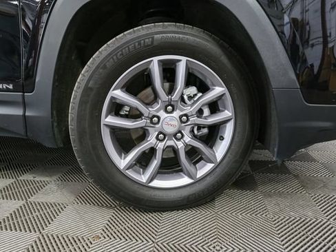 Used 2024 GMC Terrain SLT AWD/4WD image 16