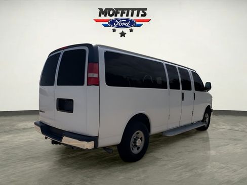Used 2017 Chevrolet Express 3500 LT w/ LT Preferred Equipment Group RWD image 5