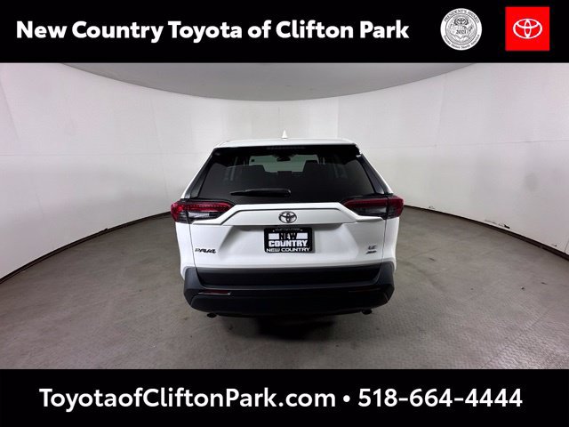 Used 2023 Toyota RAV4 LE AWD/4WD image 6