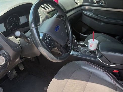 Used 2018 Ford Explorer XLT w/ Equipment Group 202A image 4