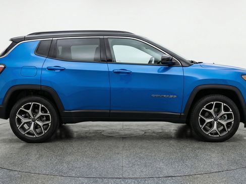 Used 2025 Jeep Compass Limited AWD/4WD image 11