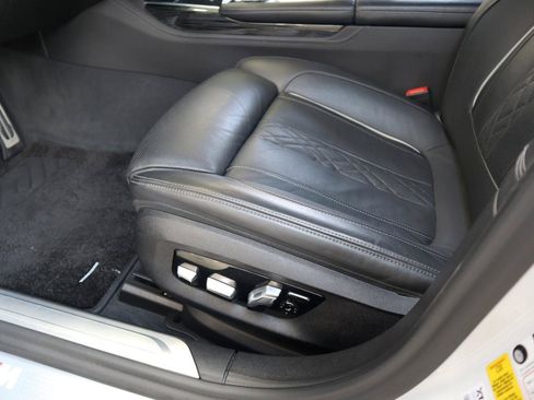 Used 2022 BMW 740i w/ M Sport Package RWD image 45