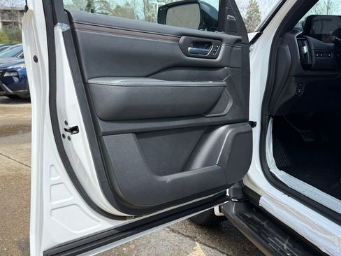 New 2026 Nissan Armada SL w/ Captain's Chari Seat Package AWD/4WD image 25
