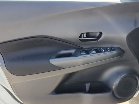 New 2025 Nissan Kicks Play S image 9