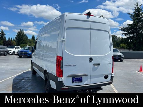 Used 2025 Mercedes-Benz Sprinter 2500 image 7