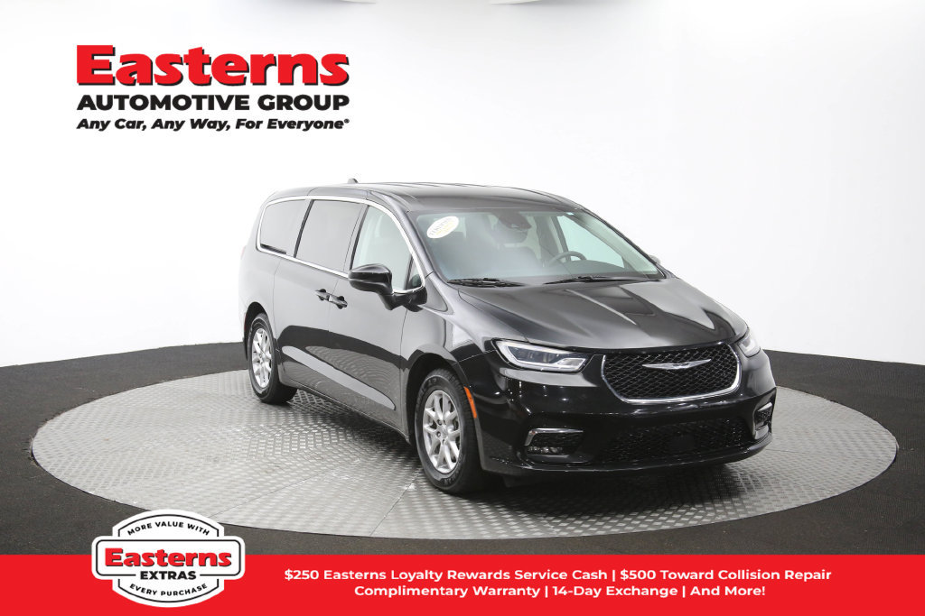 Used 2023 Chrysler Pacifica Touring-L FWD image 53
