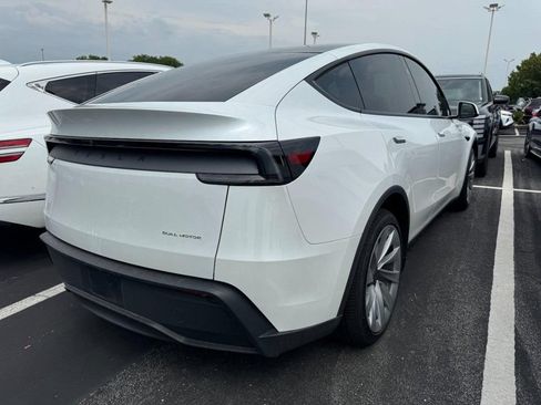 Used 2026 Tesla Model Y Long Range AWD/4WD image 2
