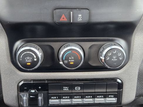 Used 2024 RAM 5500 Tradesman w/ Chrome Appearance Group AWD/4WD image 22