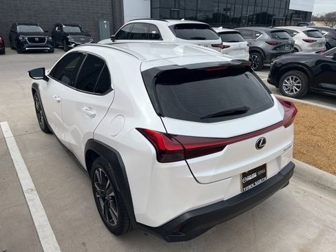 Used 2019 Lexus UX 200 image 3