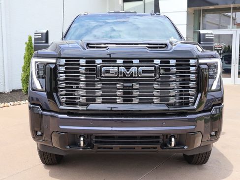New 2026 GMC Sierra 3500 Denali Ultimate AWD/4WD image 2