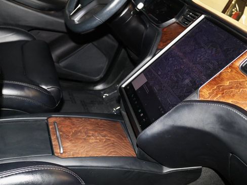 Used 2020 Tesla Model X image 63