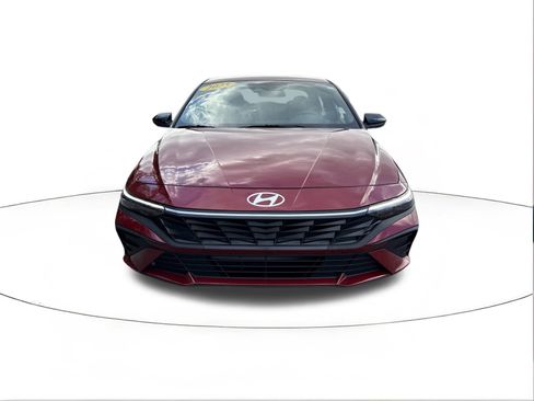 Certified 2025 Hyundai Elantra Sport image 8