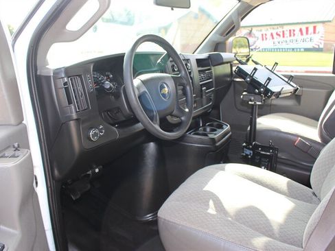 Used 2021 Chevrolet Express 2500 RWD image 22