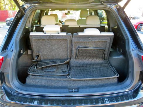 Used 2023 Volkswagen Tiguan SE R-Line image 18